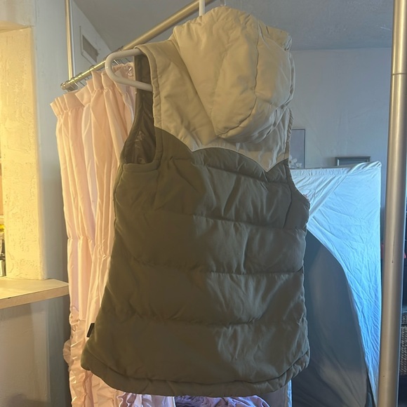 Patagonia Bivy Vest-Down Filled-Green + Cream with hood + snaps- size small - Picture 3 of 4